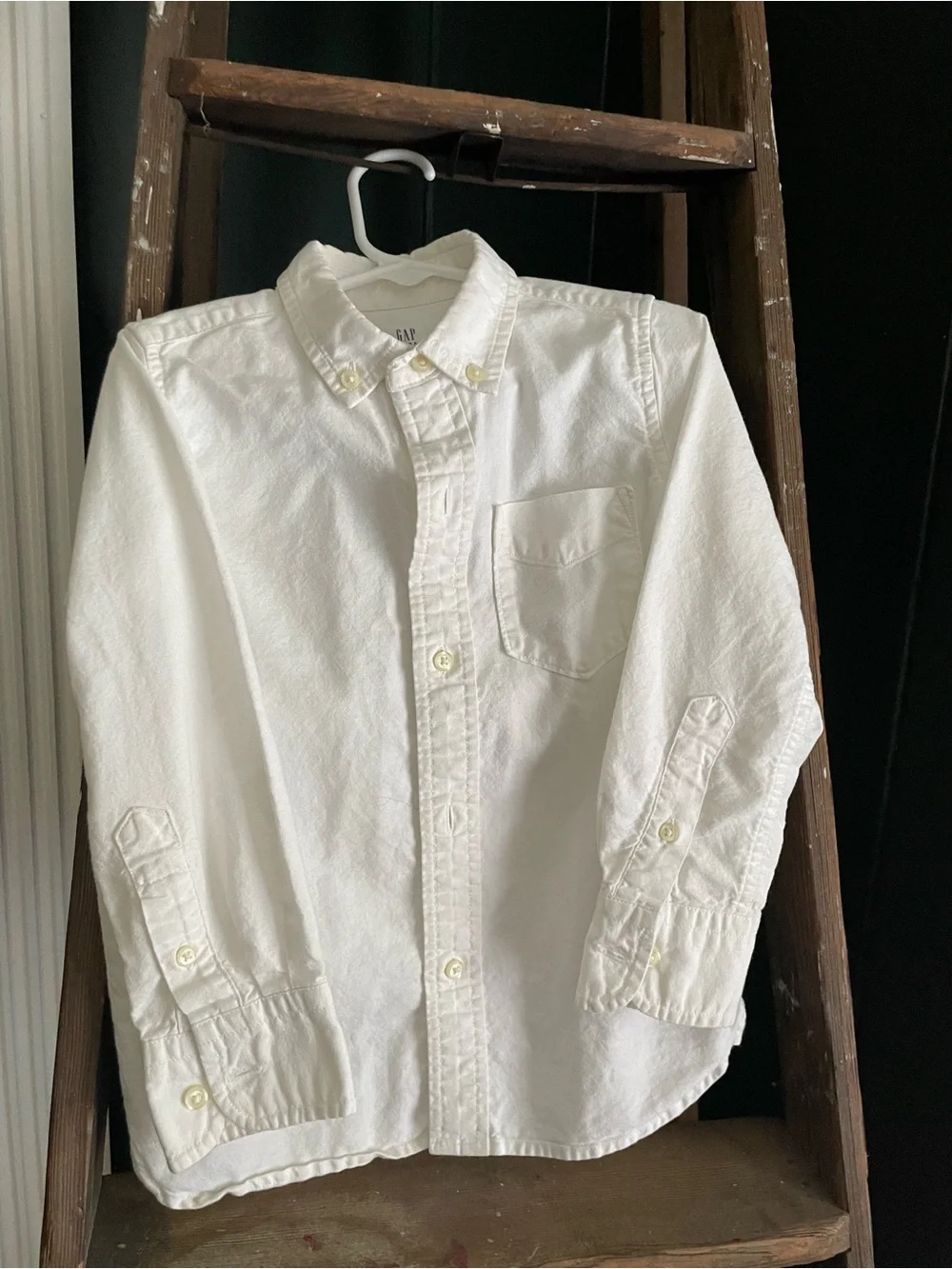 GAP White Button-Down Shirt - Classic Oxford Style